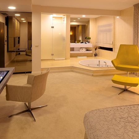 Hotel Vila Class サトゥ・マーレ エクステリア 写真